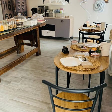 韦尔巴尼亚 Residenza Lisy酒店 外观 照片