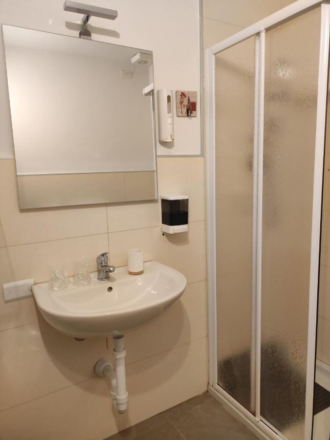 韦尔巴尼亚 Residenza Lisy酒店 外观 照片